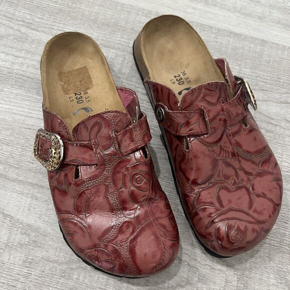 Women's Red Embossed Sandals - Picture 1 of 5